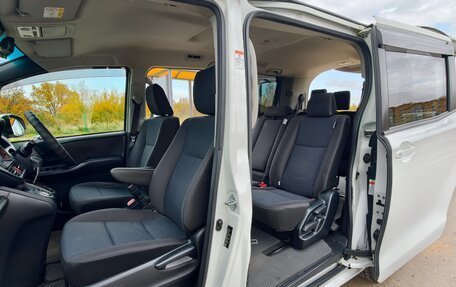 Toyota Voxy III, 2018 год, 2 400 000 рублей, 19 фотография
