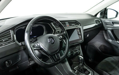 Volkswagen Tiguan II, 2018 год, 2 499 900 рублей, 11 фотография