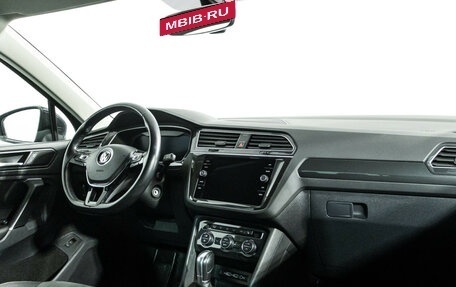 Volkswagen Tiguan II, 2018 год, 2 499 900 рублей, 9 фотография