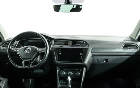 Volkswagen Tiguan II, 2018 год, 2 499 900 рублей, 13 фотография