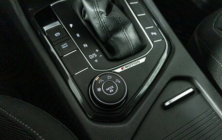 Volkswagen Tiguan II, 2018 год, 2 499 900 рублей, 17 фотография