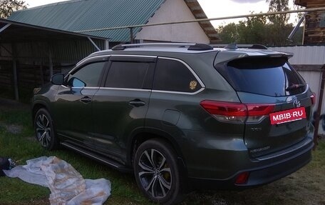Toyota Highlander III, 2017 год, 3 995 000 рублей, 2 фотография