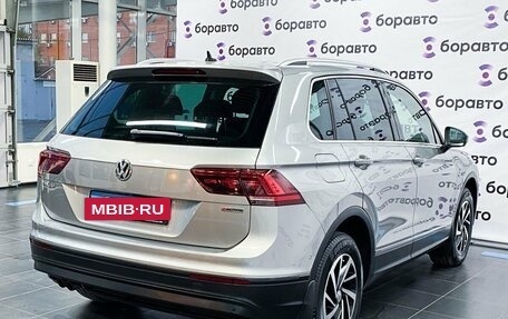 Volkswagen Tiguan II, 2018 год, 2 570 000 рублей, 3 фотография