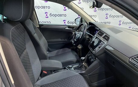 Volkswagen Tiguan II, 2018 год, 2 570 000 рублей, 16 фотография