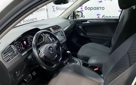 Volkswagen Tiguan II, 2018 год, 2 570 000 рублей, 13 фотография