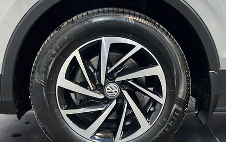 Volkswagen Tiguan II, 2018 год, 2 570 000 рублей, 17 фотография