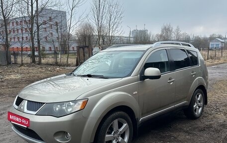 Mitsubishi Outlander III рестайлинг 3, 2008 год, 899 950 рублей, 2 фотография