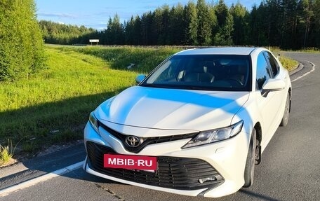 Toyota Camry, 2021 год, 2 800 000 рублей, 5 фотография