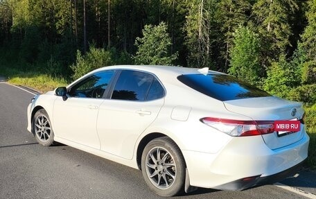 Toyota Camry, 2021 год, 2 800 000 рублей, 3 фотография