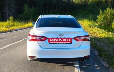 Toyota Camry, 2021 год, 2 800 000 рублей, 4 фотография