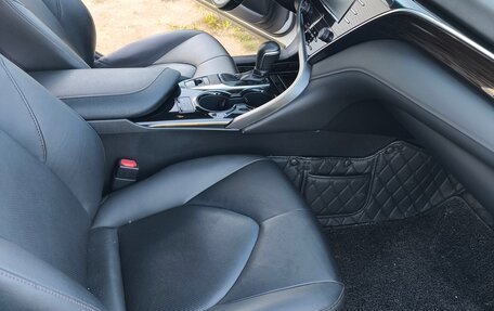 Toyota Camry, 2021 год, 2 800 000 рублей, 10 фотография