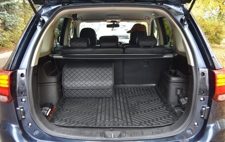 Mitsubishi Outlander III рестайлинг 3, 2021 год, 2 200 000 рублей, 14 фотография