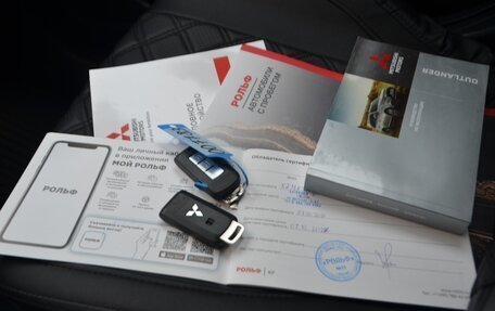 Mitsubishi Outlander III рестайлинг 3, 2021 год, 2 200 000 рублей, 16 фотография