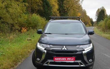 Mitsubishi Outlander III рестайлинг 3, 2021 год, 2 200 000 рублей, 7 фотография