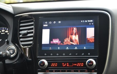 Mitsubishi Outlander III рестайлинг 3, 2021 год, 2 200 000 рублей, 15 фотография