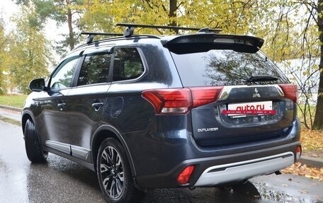 Mitsubishi Outlander III рестайлинг 3, 2021 год, 2 200 000 рублей, 5 фотография