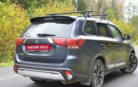 Mitsubishi Outlander III рестайлинг 3, 2021 год, 2 200 000 рублей, 8 фотография