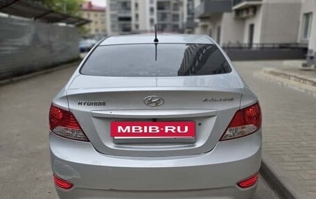 Hyundai Solaris II рестайлинг, 2012 год, 680 000 рублей, 10 фотография