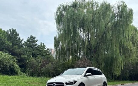 Mercedes-Benz B-Класс, 2023 год, 1 800 000 рублей, 1 фотография