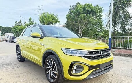 Volkswagen T-Roc I, 2023 год, 1 867 000 рублей, 3 фотография