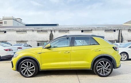 Volkswagen T-Roc I, 2023 год, 1 867 000 рублей, 5 фотография
