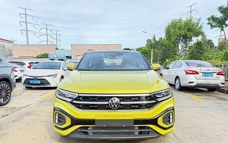 Volkswagen T-Roc I, 2023 год, 1 867 000 рублей, 2 фотография