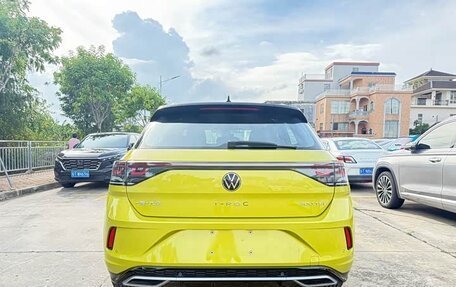 Volkswagen T-Roc I, 2023 год, 1 867 000 рублей, 6 фотография