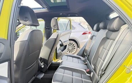 Volkswagen T-Roc I, 2023 год, 1 867 000 рублей, 11 фотография