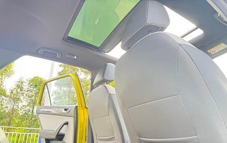 Volkswagen T-Roc I, 2023 год, 1 867 000 рублей, 13 фотография