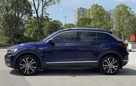 Volkswagen T-Roc I, 2023 год, 1 700 000 рублей, 4 фотография