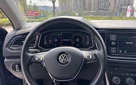 Volkswagen T-Roc I, 2023 год, 1 700 000 рублей, 8 фотография