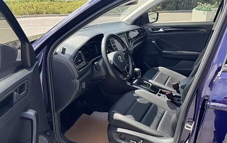 Volkswagen T-Roc I, 2023 год, 1 700 000 рублей, 11 фотография