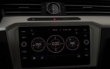 Volkswagen Passat B8 рестайлинг, 2018 год, 2 050 000 рублей, 33 фотография
