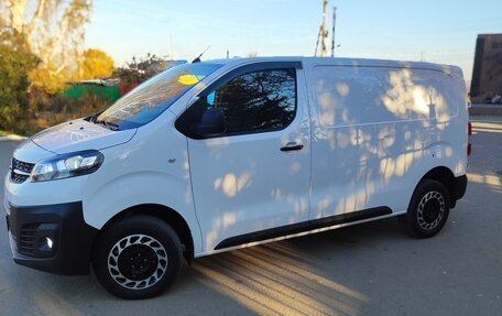 Opel Vivaro, 2021 год, 2 890 000 рублей, 2 фотография