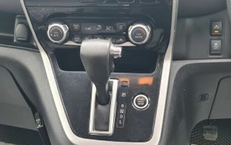 Nissan Serena IV, 2017 год, 1 780 000 рублей, 24 фотография