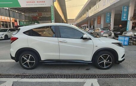 Honda Vezel, 2021 год, 1 550 000 рублей, 4 фотография