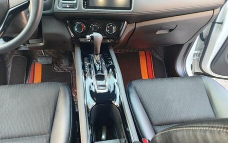 Honda Vezel, 2021 год, 1 550 000 рублей, 14 фотография