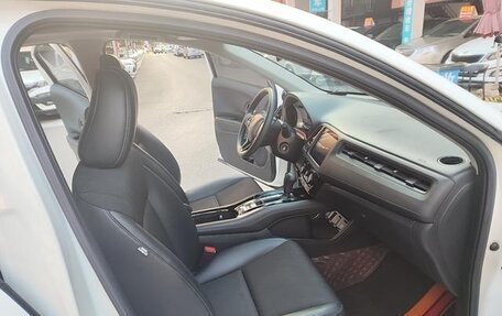 Honda Vezel, 2021 год, 1 550 000 рублей, 10 фотография