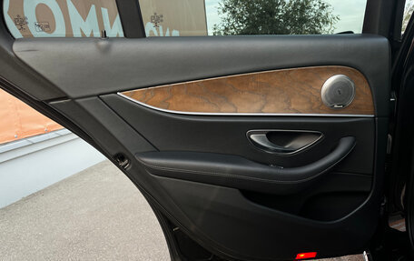 Mercedes-Benz E-Класс, 2019 год, 3 199 000 рублей, 30 фотография