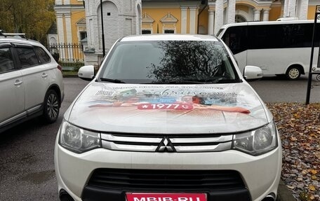 Mitsubishi Outlander III рестайлинг 3, 2014 год, 1 300 000 рублей, 1 фотография