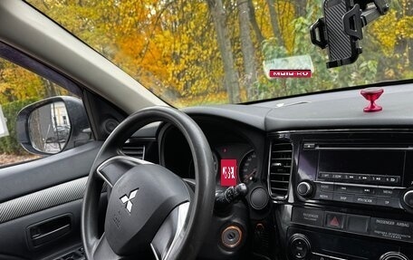 Mitsubishi Outlander III рестайлинг 3, 2014 год, 1 300 000 рублей, 7 фотография