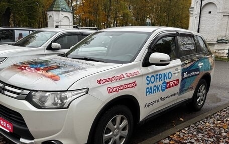 Mitsubishi Outlander III рестайлинг 3, 2014 год, 1 300 000 рублей, 3 фотография