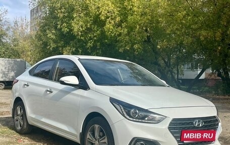 Hyundai Solaris II рестайлинг, 2018 год, 1 370 000 рублей, 3 фотография
