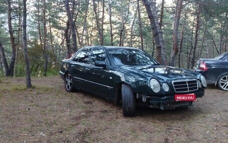 Mercedes-Benz E-Класс, 1995 год, 350 000 рублей, 1 фотография