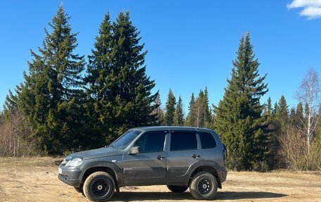 Chevrolet Niva I рестайлинг, 2016 год, 530 000 рублей, 3 фотография