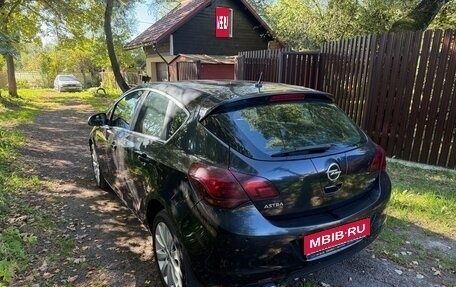 Opel Astra J, 2011 год, 735 000 рублей, 1 фотография