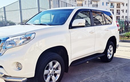 Toyota Land Cruiser Prado 150 рестайлинг 2, 2014 год, 3 900 000 рублей, 1 фотография