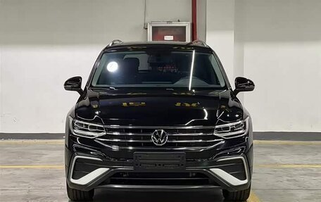 Volkswagen Tiguan II, 2022 год, 2 461 600 рублей, 2 фотография