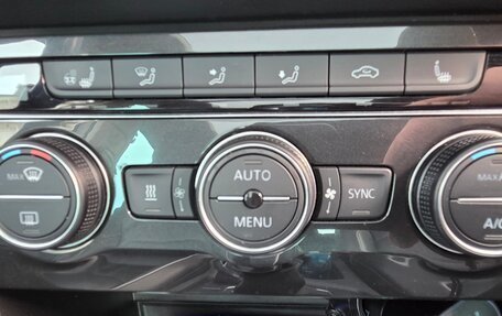 Volkswagen Tiguan II, 2018 год, 2 800 000 рублей, 16 фотография