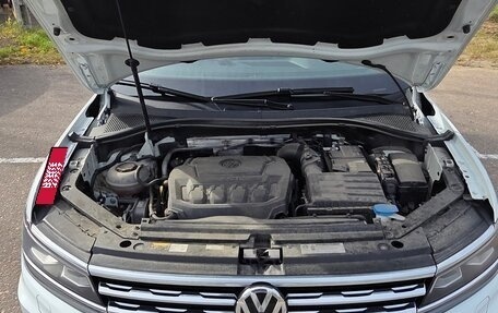 Volkswagen Tiguan II, 2018 год, 2 800 000 рублей, 13 фотография
